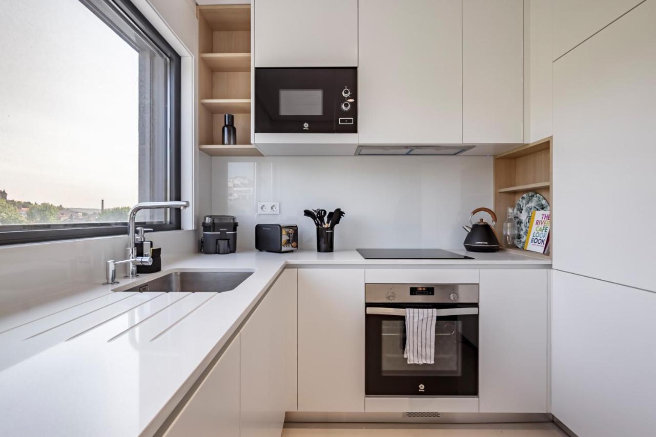 Nomads Lux - 2Bdr & Parking Flores Square Porto Eksteriør billede