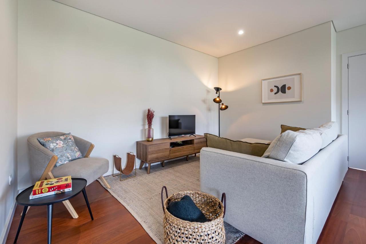 Nomads Lux - 2Bdr & Parking Flores Square Porto Eksteriør billede