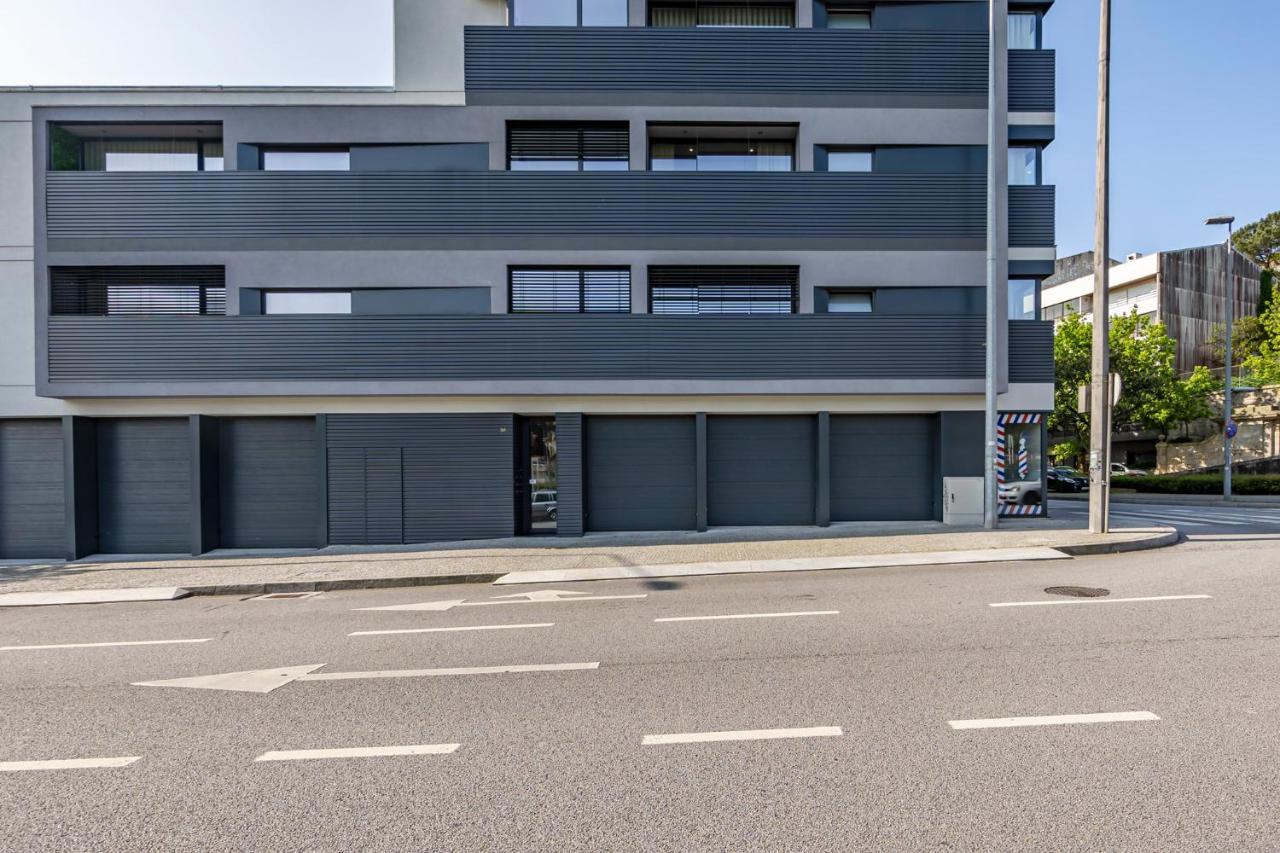 Nomads Lux - 2Bdr & Parking Flores Square Porto Eksteriør billede